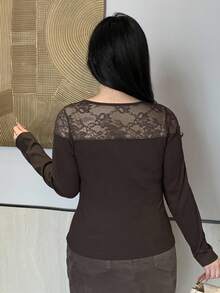 Dazy Plus Áo thun nữ tay dài ôm sát phối ren nơ màu tương phản cỡ lớn - màu nâu - Xem 2
