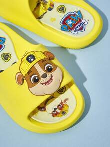 SHEIN | PAW Patrol 可爱卡通黄色碎石图案儿童拖鞋，男女通用，速干、轻便耐用的EVA材质，适合室内、浴室、游乐场、游泳池、海滩等场所穿着。 - 黃色 - 查看 3