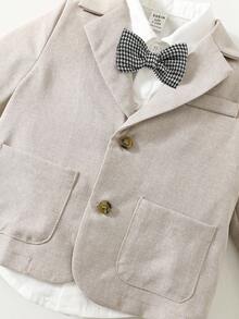 SHEIN 男宝宝绅士套装，白色衬衫，卡其色西装外套，松紧腰裤，适合生日派对、晚宴、演出、婚礼、迎婴派对、一周岁生日庆祝等场合。长袖西装外套，配有蝴蝶结，正式场合穿着。男宝宝米色西装，适合男孩婚礼穿着，秋冬季正式场合穿着。 - 卡其色 - 查看 3