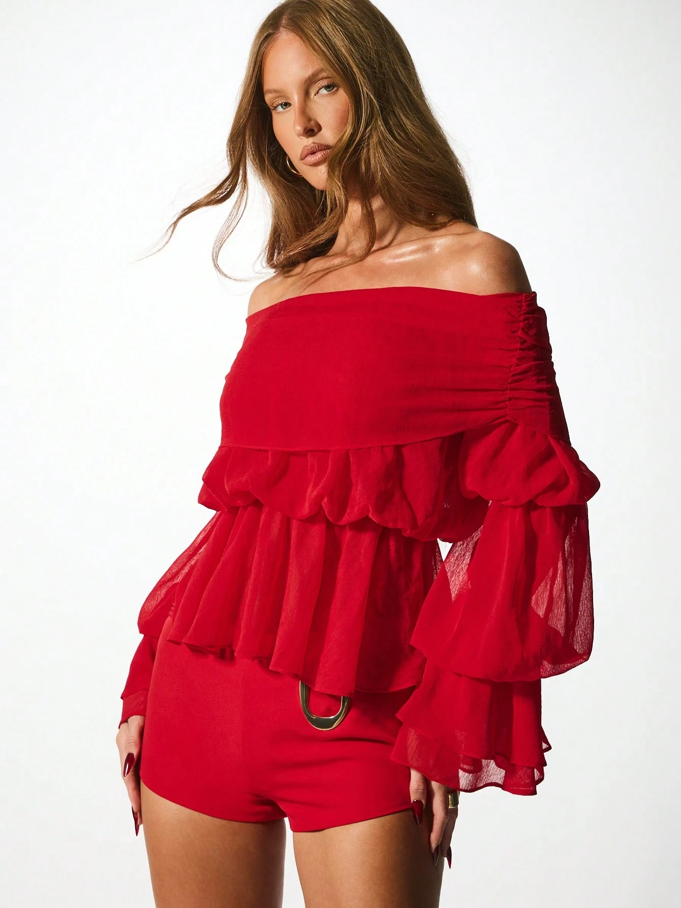 KIZN Blusa de chiffon com babados e ombros de fora