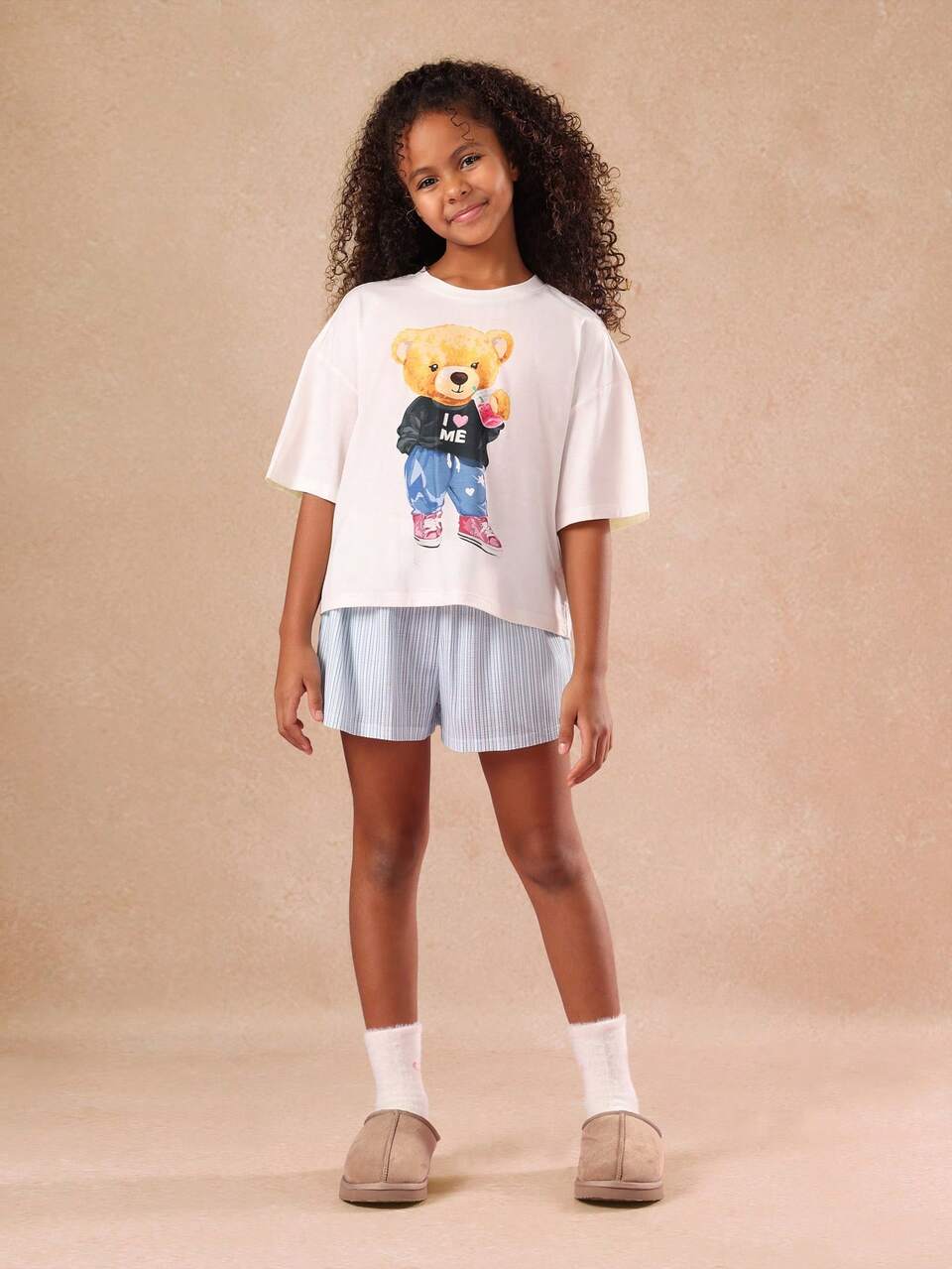 Pyjama-Set mit T-Shirt mit Teddybär-Grafik und gestreiften Shorts