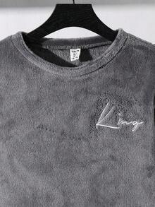 SHEIN 2 件儿童/青少年男童休闲日常舒适刺绣法兰绒圆领长袖上衣和宽松抽绳裤睡衣套装