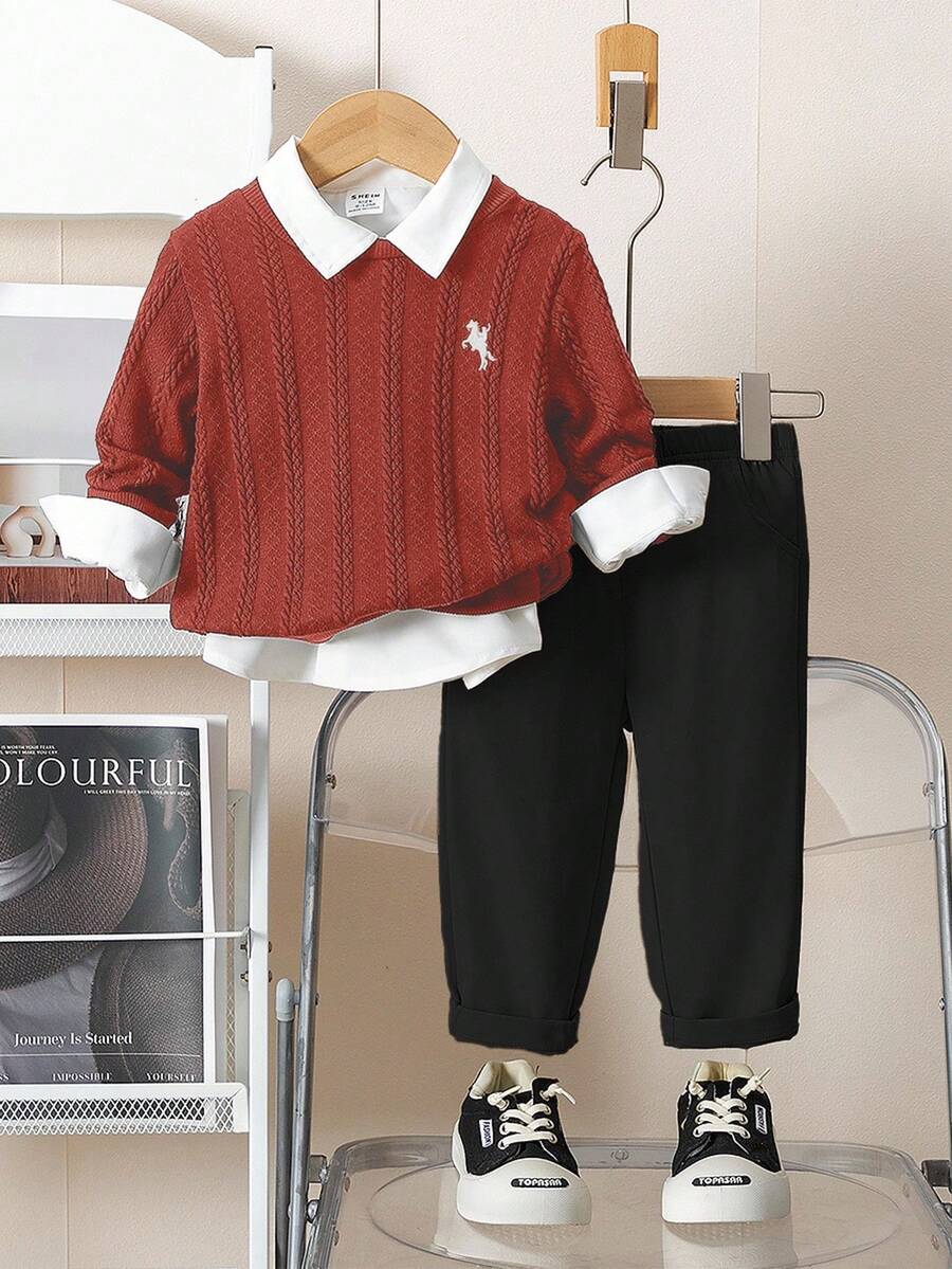 2 件套男童服装，上衣：纹理海军蓝针织毛衣，左胸饰有红色刺绣图案，下装：卡其色裤子，适合通勤、上学、休闲日常穿着、春夏季、返校季 - 彩色 - 查看 1