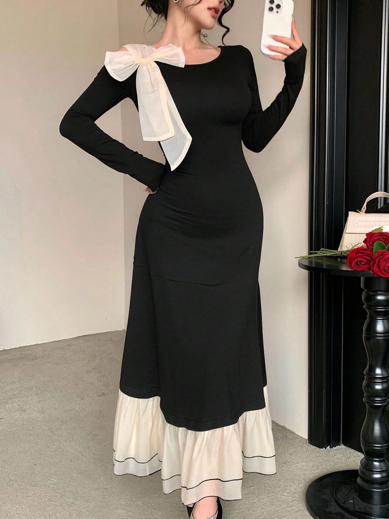 فستان طويل أنيق مناسب للمرأة مع تباين اللون، كشف ا...