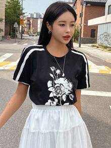 DAZY Damen Sommer Floral bedrucktes Rundhals Kurzarm Lässig T-Shirt mit Grafik - Schwarz - Übersicht 7