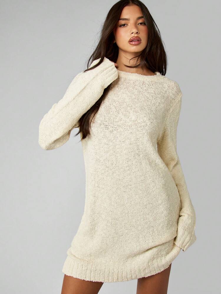 MISSGUIDED Robe pull mini en tricot bouclé crème, manches longues, hiver automne, confortable et oversize. Robe pull tricotée décontractée avec encolure dégagée et ourlet côtelé