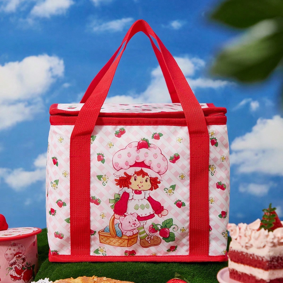 1 Pc Cute Strawberry Printed RPET Thermal Insulated Lunch Bag,Keeps Food Warm Or Cold, Picnic Bag, Large Capacity, Can Hold Lunch Boxes And Drinks, Suitable For Picnics, Camping, Travel, Home Use, Suitable For Families, And Students,Strawberry,Gift Ideas, Summer / Spring , Vacation