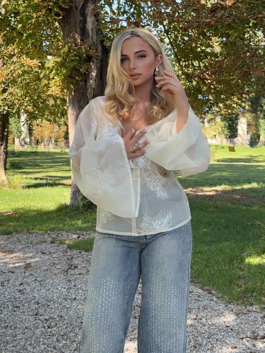 Jeta Ari 女式花卉提花宽松时尚喇叭袖衬衫 - 杏色 - 查看 1