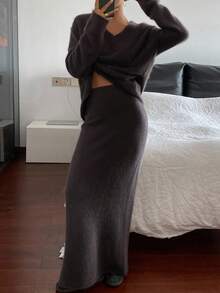 DAZY 女式纯色 V 领长袖毛衣和针织中长裙休闲两件套，秋冬 - 深灰色 - 查看 3