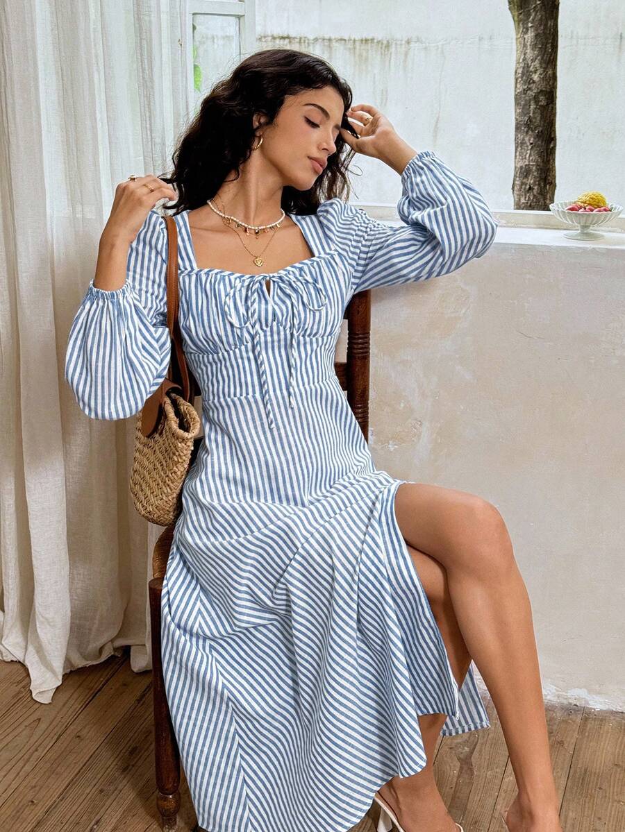 SHEIN Frenchy Đầm maxi xẻ tà cao cổ tim in họa tiết sọc xanh trắng phong cách nghỉ dưỡng thường ngày cho nữ, mùa xuân/thu - Xanh và trắng - Xem 1