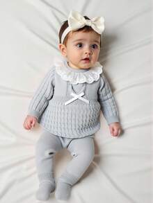 SHEIN 2 Stücke Baby Mädchen Lässig Süß Twist Kordel Blumen Spitze Schleife Dekor Gestricktes Sweater Kleid & Leggings Set, Weicher Stoff geeignet für Alltag, Ausflüge, Reisen, Feiertage, Zuhause, Kinderbetreuung, Spielzeit, Party