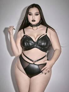 ROMWE Plus Size Gothic Metal Ring Bralette & Panty Set - Black - View 2