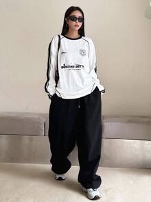 DAZY Camiseta de manga larga con eslogan, gráfico y ribete de contraste, hombros caídos, ropa de otoño, ropa de vuelta al colegio, tops para mujeres - Blanco - Ver 6