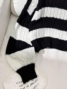 SHEIN Suéter holgado de cuello alto con textura a rayas negras y blancas para niña preadolescente, adecuado para usar en casa, salidas, escuela, compras y fiestas en otoño/invierno