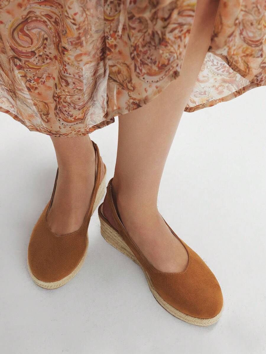 Styleloop 女士休闲百搭厚底坡跟一脚蹬鞋，适合万圣节、圣诞节、秋季 - 棕色 - 查看 1