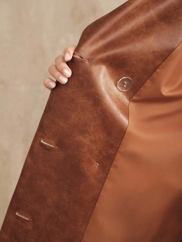 Abrigo minimalista y elegante de mujer de doble botonadura, marrón y brillante, de longitud media. Chaqueta cortavientos para mujer, otoño/invierno