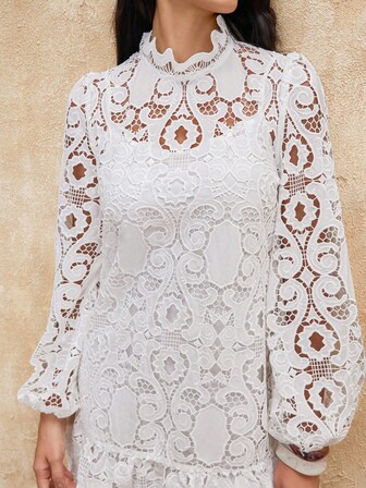 SHEIN Privé VITNOS 新款优雅甜美浪漫奢华中式领小碎花蕾丝镂空刺绣纯白泡泡袖灯笼袖荷叶边下摆波浪下摆派对鸡尾酒两件套女式短裙