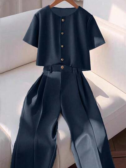 Franclia 2er Set: Modische hochwertige Bluse mit Rundhalsausschnitt und Kurzarm & Lässige Shorts für Damen Kleidung für die Universität