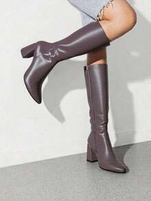 Fashion Boots para Mujer, Bota Alta con Tacón Grueso y Punta Fina, Estilo Elegante y Moderno, Disponibles en Diferentes Colores, Cierre Lateral, Comodidad y Estilo para Otoño/Invierno, Perfectas para Looks Casual o Formal - Marrón Chocolate - Ver 1