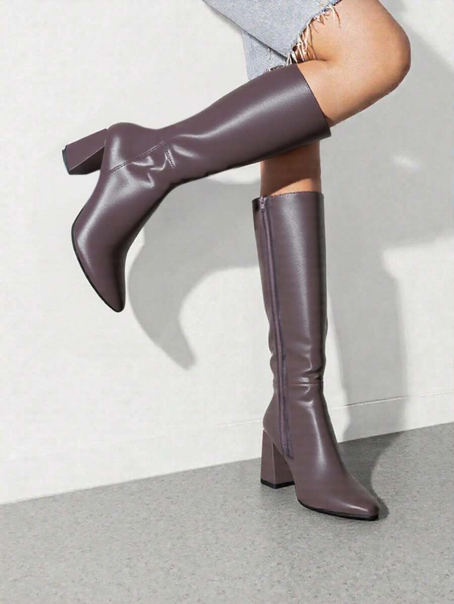 Fashion Boots para Mujer, Bota Alta con Tacón Grueso y Punta Fina, Estilo Elegante y Moderno, Disponibles en Diferentes Colores, Cierre Lateral, Comodidad y Estilo para Otoño/Invierno, Perfectas para Looks Casual o Formal - Marrón Chocolate - Ver 1