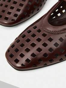 MOTF PREMIUM Nuevos zapatos de ballet con láser hueco para mujer, primavera y verano, con hebilla de metal transpirable y zapatos de Mary, zapatos de boca ligera, bailarinas de punta cuadrada marrón, elegancia versátil, de moda, sandalias de alta gama ligeras y cómodas - Café integral - Ver 6