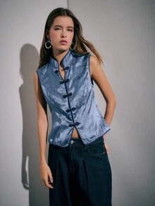 Nöista Áo vest gấm hoa màu xanh không tay có cổ áo kiểu Trung Hoa, lớp vải satin bóng và khóa thắt nút trang trí ở phía trước - Một món đồ thời trang sang trọng, nổi bật cho mùa thu, hoàn hảo cho phong cách ban ngày nâng cao, sự kiện thường ngày thông minh, lễ kỷ niệm văn hóa, trang phục đi chơi hoặc trang phục dự tiệc. - Màu xanh lam - Xem 6