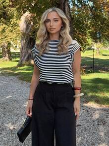 Jeta Ari 女士条纹圆领短袖休闲百搭 T 恤 - 黑與白 - 查看 4