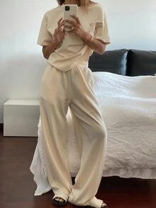 Livesso 2 件套女士纯色短袖上衣和长裤套装，简单休闲日常穿着 - 杏色 - 查看 5