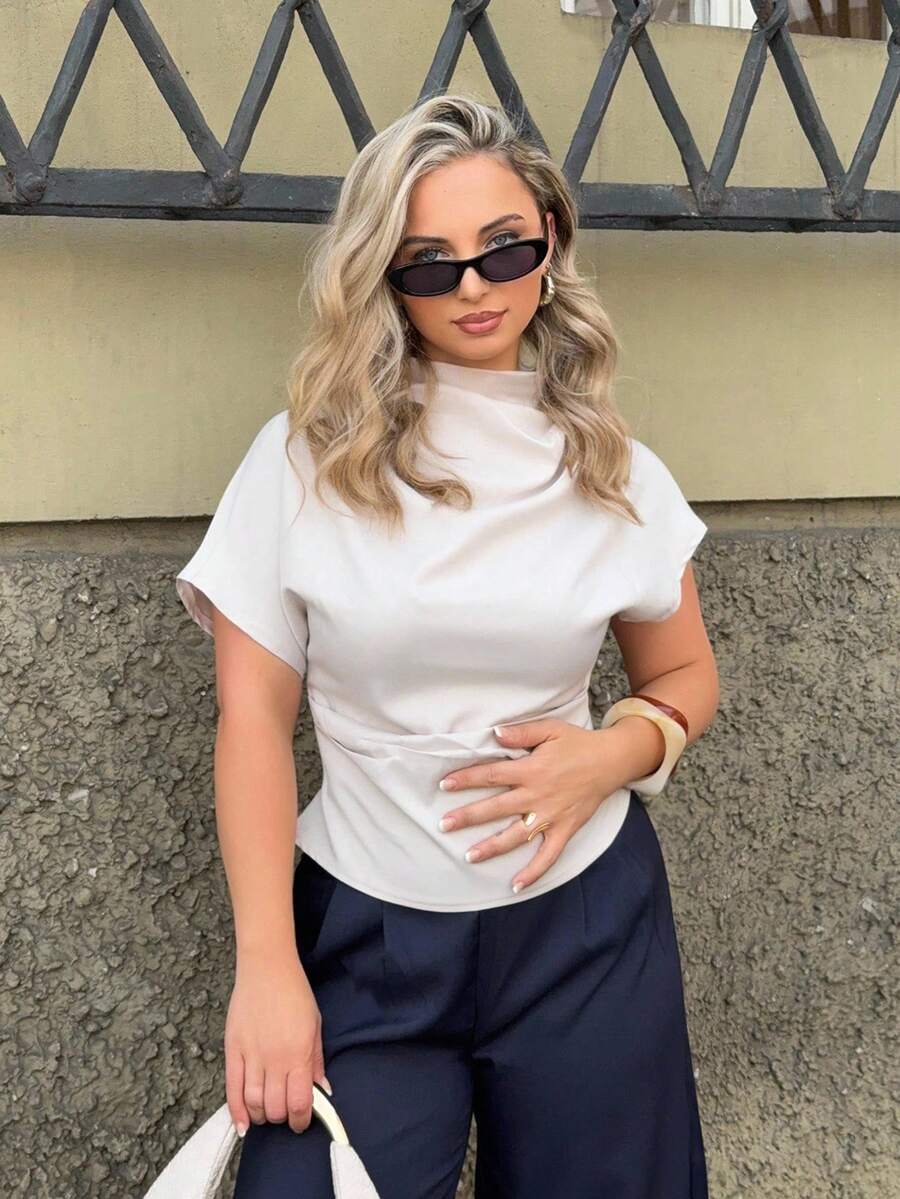 Jeta Ari 夏季皱领不对称袖侧褶收腰通勤米色竹纤维亚麻衬衫，适合所有季节 - 杏色 - 查看 1