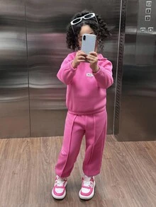 SHEIN 两件套女童圆领卫衣和松紧腰裤套装，可爱休闲字母印花，适合秋冬季节穿着，可用于上学、外出、日常穿着、家庭聚会，也可作为姐妹装。粉色女童运动套装，拉链女童运动服套装，粉色运动服套装，女童运动服，粉色运动服，粉色运动服，女童粉色运动服，粉色运动服，女童粉色运动服，女童粉色运动服，女童粉色运动服，幼儿运动服套装，秋季 - 玫紅色 - 查看 9