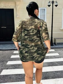 Muchica Koszulka z nadrukiem w kamuflażu w dużym rozmiarze, przezroczysta, w kolorze wojskowym zielonym