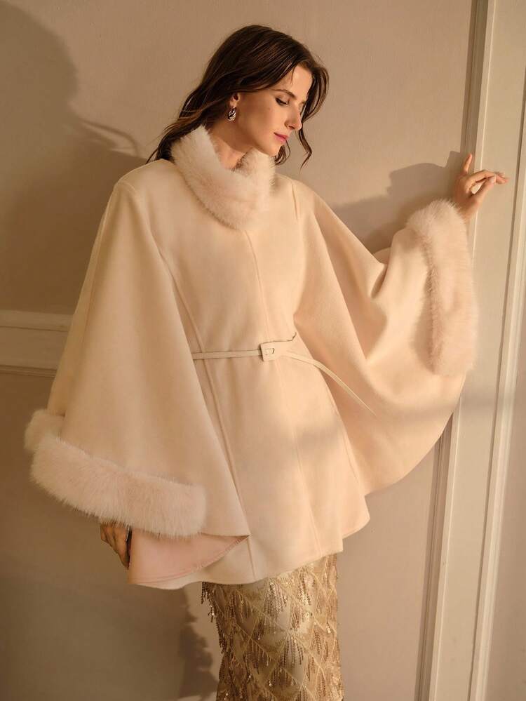 Cappotto con cintura in pelliccia sintetica da donna