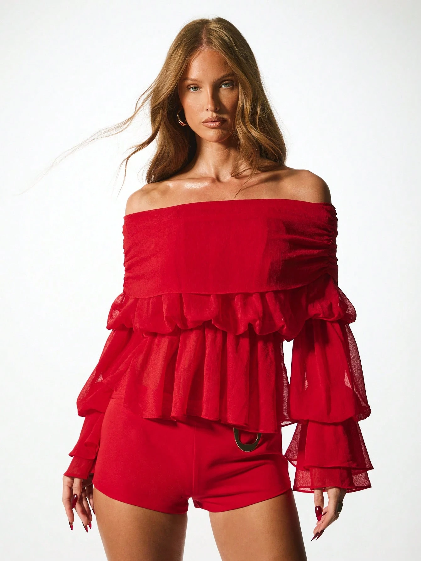 KIZN Blusa de chiffon com babados e ombros de fora