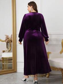 Modelyn Elegant Velvet Pearl Decor V-Neck Long Sleeve Ruched A-Line Plus Size Dress, Suitable For Spring And Autumn - Purple - View 2