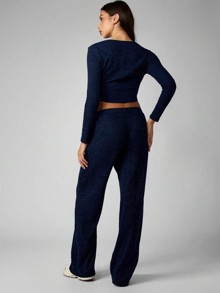 MISSGUIDED Ribbed Knit Long Sleeve Crop Top With Notch Neckline For Casual Comfort Layering
