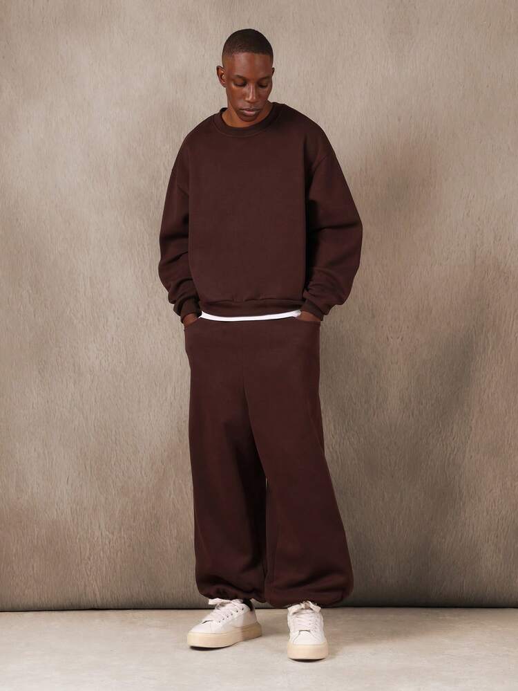 Niezbędny zestaw: bluza typu boxy i spodnie dresowe z mankietem