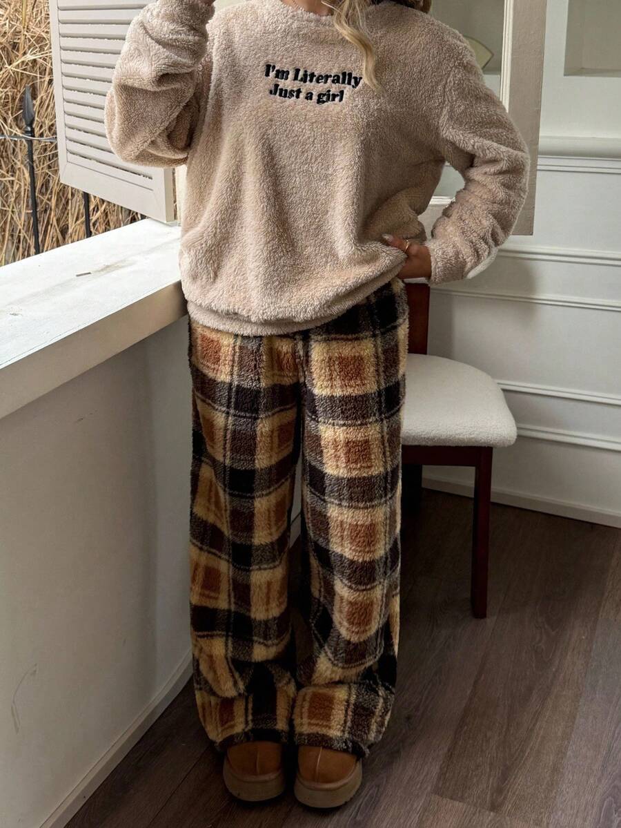 SHEIN 少女睡衣套装、圆领刺绣运动衫和格子宽松羊毛裤、家居服和运动服 - 彩色 - 查看 1