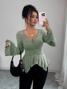 Elenzga 优雅浪漫 V 领不对称下摆喇叭袖荷叶边 T 恤，适合通勤和度假，秋季 - 綠色 - 查看 3