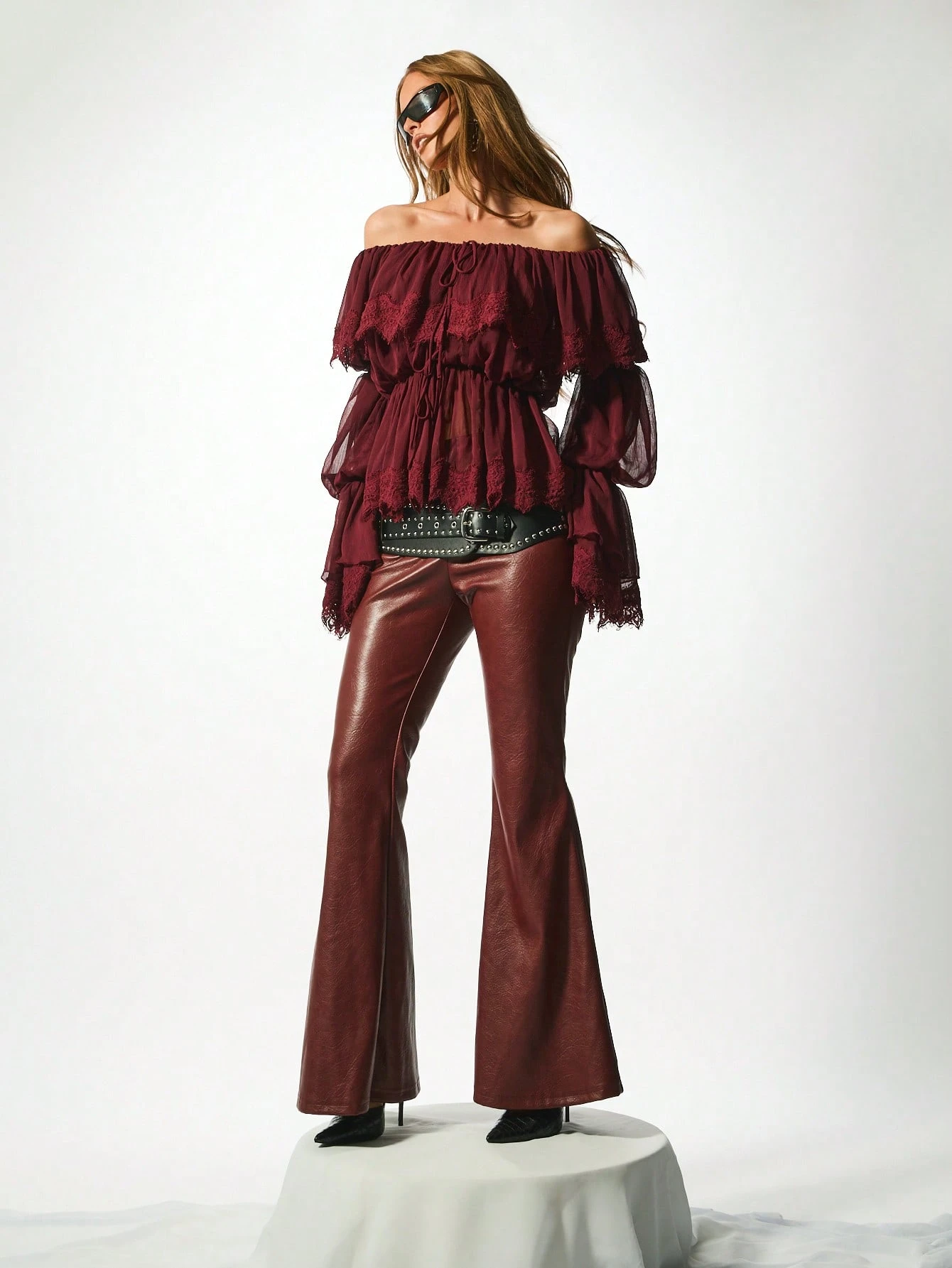 KIZN Blusa de gasa con hombros descubiertos y ribete de encaje