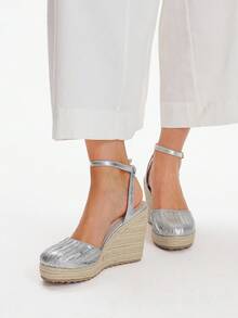 Styleloop Sandalias de cuña con suela gruesa y estilo de cuerda simple para mujer, de material dorado, diseño de estilo vacacional, adecuadas para Halloween, Navidad, fiestas, festivales de música, otoño - Plateado - Ver 4