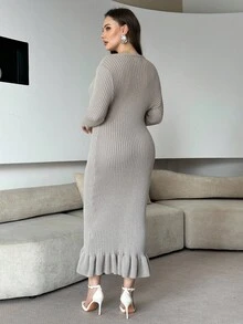 Modelyn Vestido de Malha Elegante Plus Size para Mulheres com Decoração de Pérolas Falsas, Gola Redonda, Manga Longa, Bainha Franzida, Outono - Cinza - Visão 2