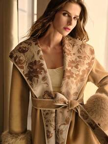 MOTF PREMIUM 卡其色花卉印花拼布仿皮草饰边大衣 - 卡其色 - 查看 3