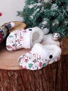 Cozy Pixies 一双圣诞毛绒内衬可爱卡通雪人、驯鹿和拐杖糖印花婴儿木屐 - 米色 - 查看 3