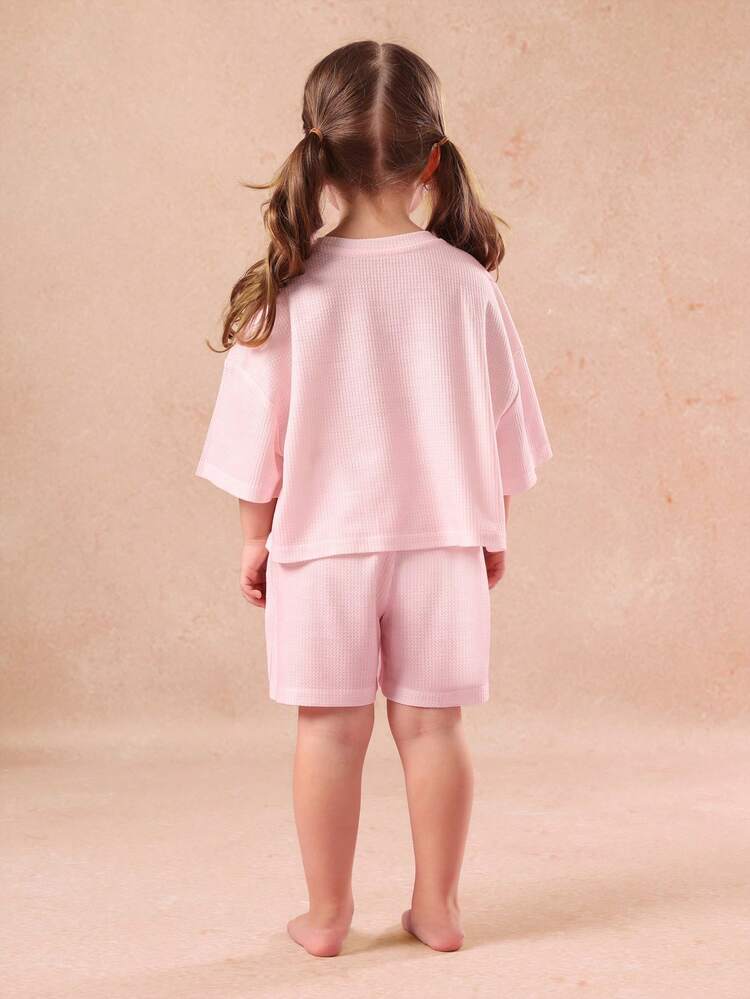 Completo da notte con top stampato con lettere e pantaloncini coordinati