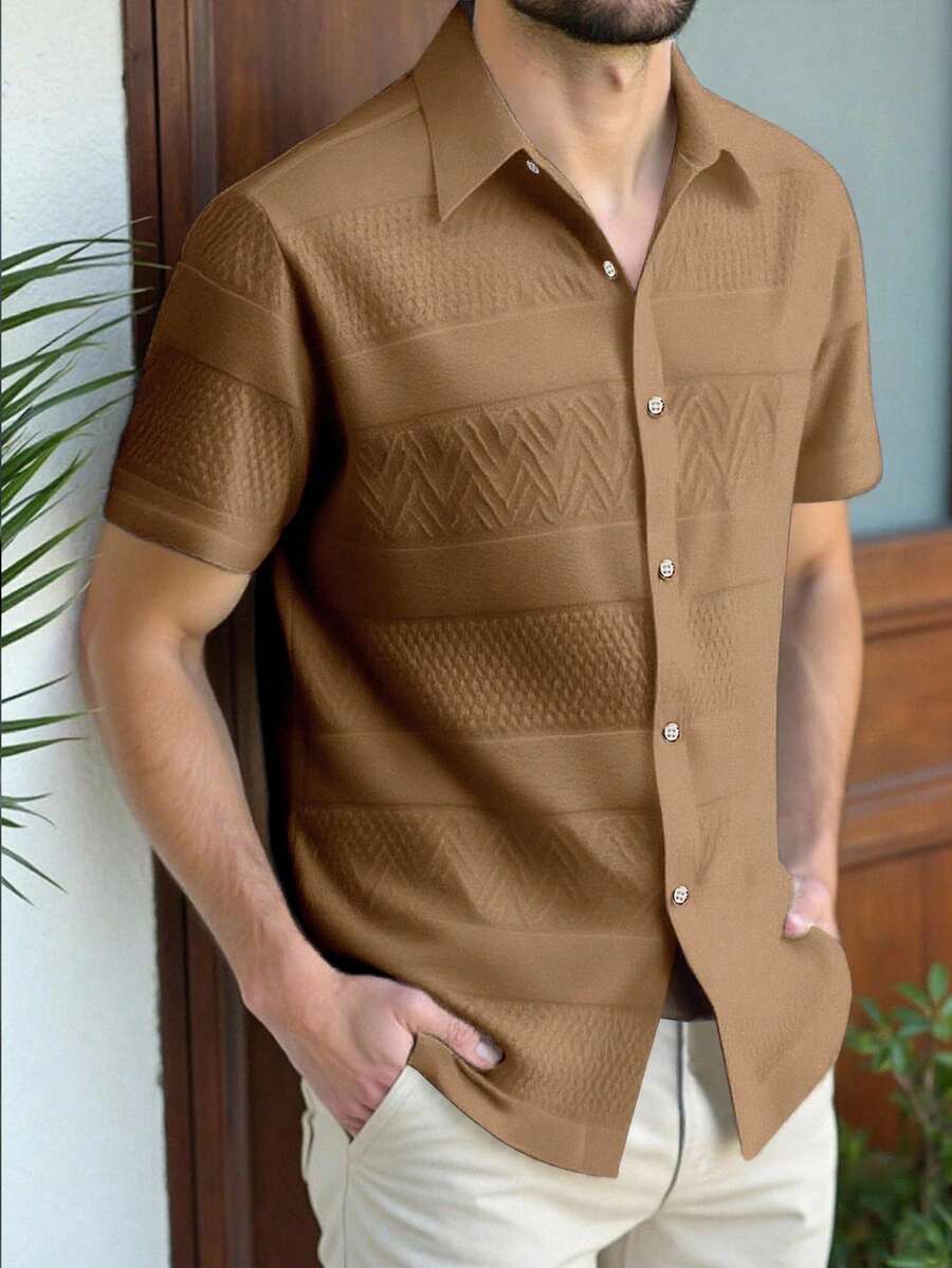 Manfinity Homme 男士纯色纯色休闲短袖衬衫男友礼物男士棕色衬衫铁锈色男士衬衫男士短袖正装衬衫男士纹理衬衫男士时尚衬衫 - 咖啡棕 - 查看 1