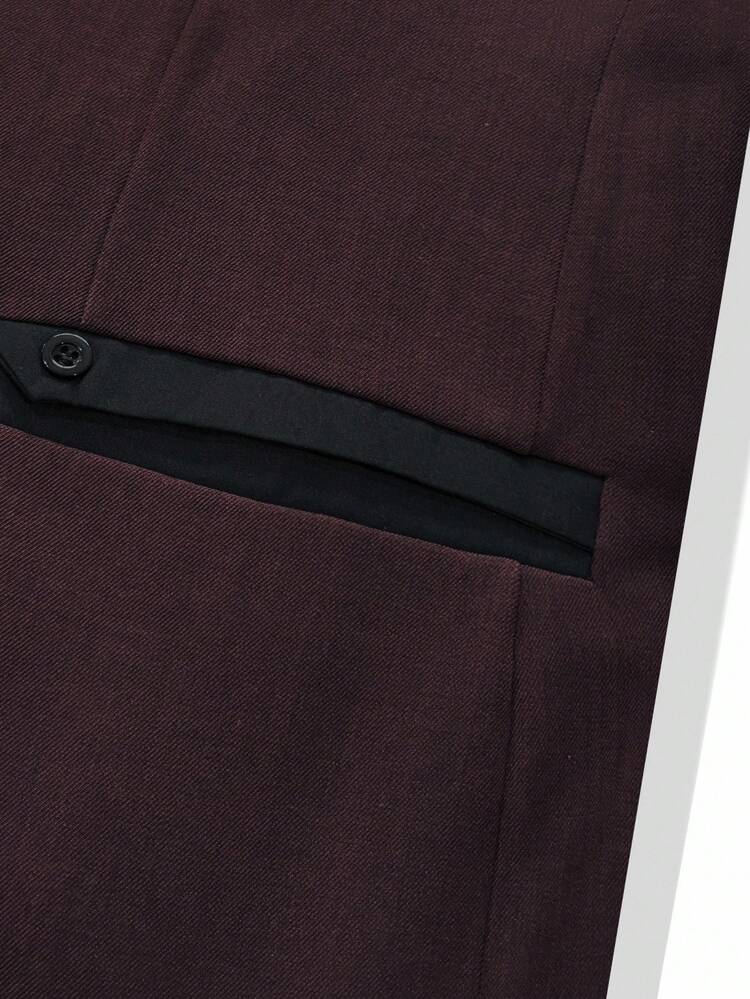 Manfinity Mode 男士优雅单扣西装外套，酒红色与黑色撞色设计，层次感十足，视觉效果惊艳，适合通勤、商务、派对和宴会等场合。这款西装外套是男士衣橱中不可或缺的百搭单品，也是送给男友或丈夫的绝佳圣诞礼物。 - 酒紅色 - 查看 7