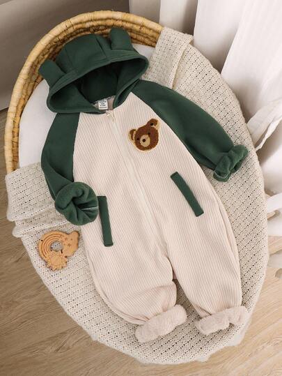 男婴/女婴休闲运动灯芯绒保暖内衬可爱熊刺绣拼色连帽连体衣，适合秋冬穿着