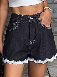 DAZY Pantaloni scurți casual din denim pentru femei, cu model patchwork din dantelă în culori contrastante, linie A, model jogger de vară - Spălare întunecată - Vizualizare 2