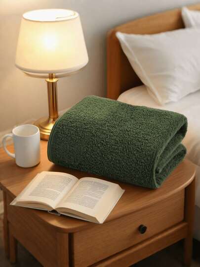 SHEIN 1/3-delars badhandduksset med dekorativ bandkant. Ultratjocka, mycket absorberande och mjuka, hudvänliga, snabbtorkande handdukar för helkropps- och ansiktsvård. Perfekt för badrum för vuxna, gästtoalett, gym, spa, pool, simning och skönhetssalong. Perfekt som heminredning, höstdekorationer, skolstartsartiklar och inflyttningspresenter. Lyxig kollektion av handdukar i bomull av hotellkvalitet för dagligt bruk.