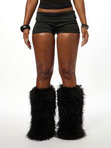 SUMWON WOMEN شورتات قصيرة بطباعة حرف جوثي لحفلات المهرجانات بطراز أكاديمي داكن